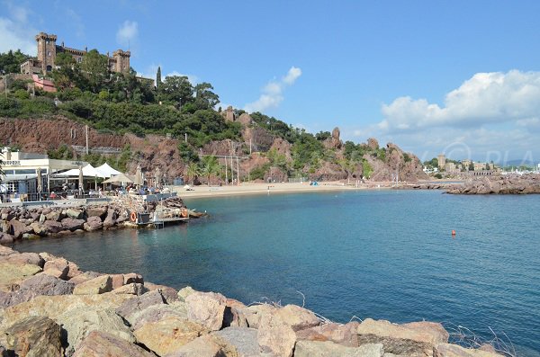 plage à Mandelieu la Napoule chateau